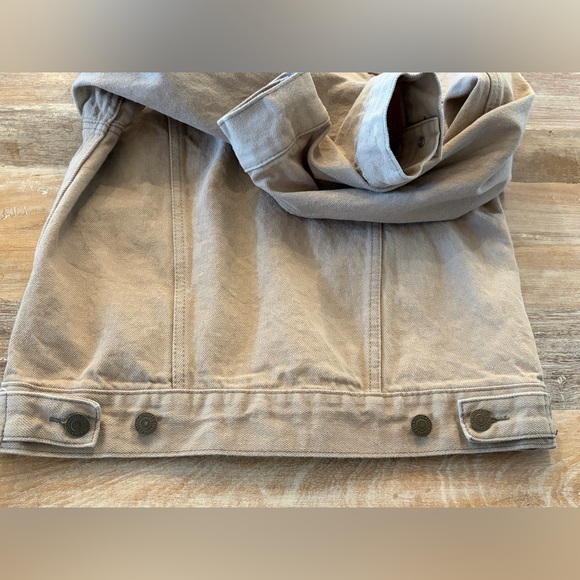 Levi's Tan Trucker Jacket - Classic Jean Jacket, Size Medium (10-12 Years) - Picture 13 of 16